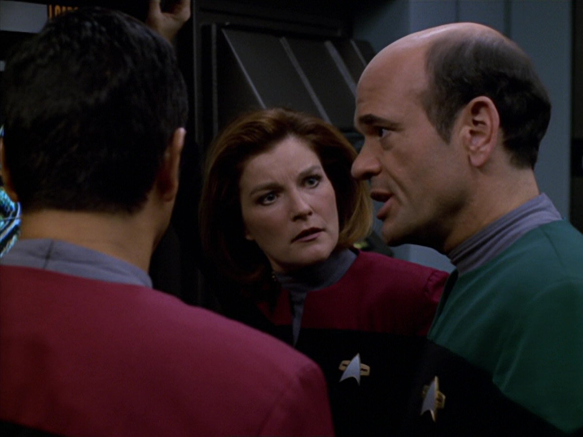 extant_StarTrek_VOY_5x19-TheFight_01571.jpg
