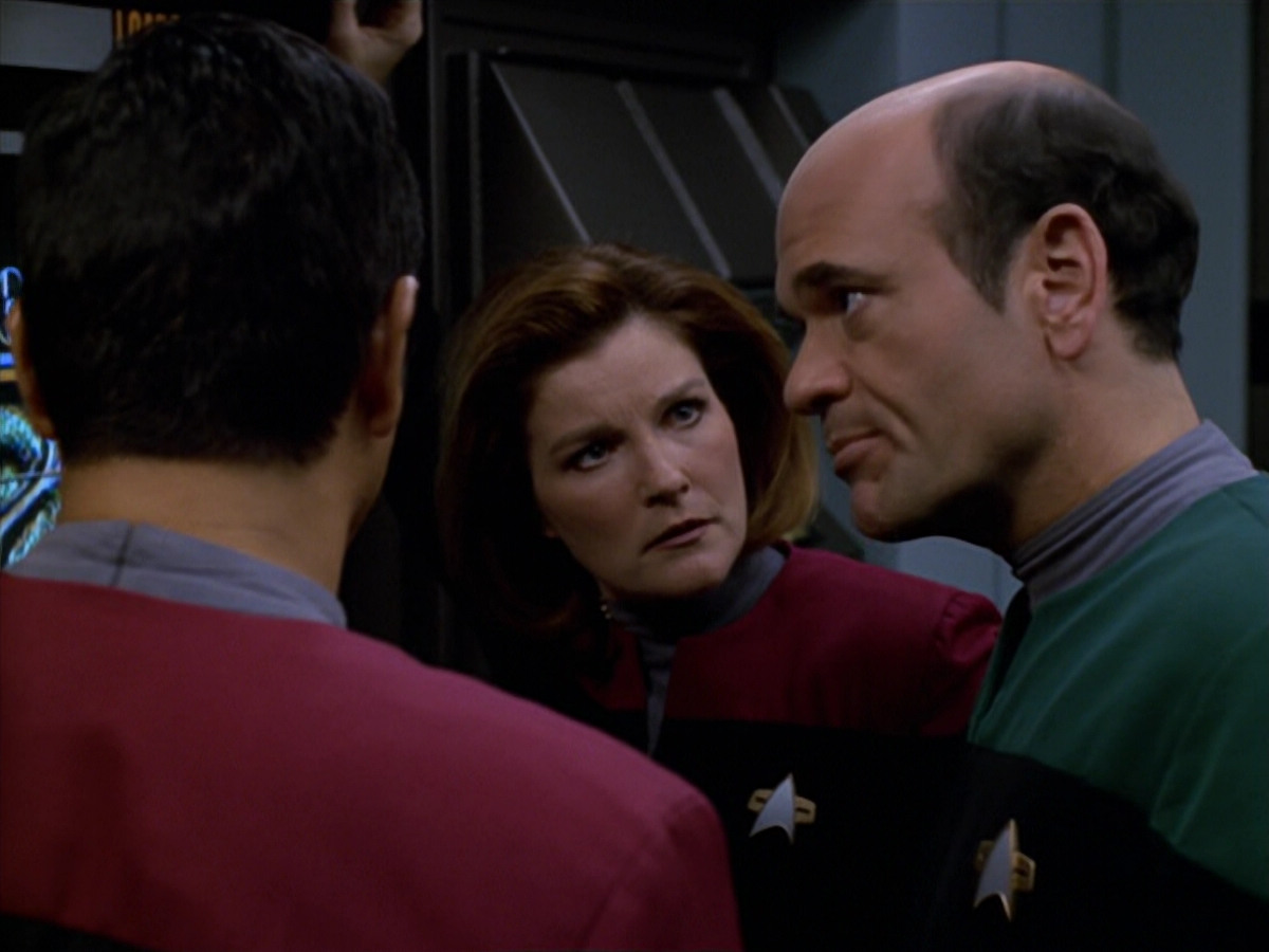 extant_StarTrek_VOY_5x19-TheFight_01573.jpg