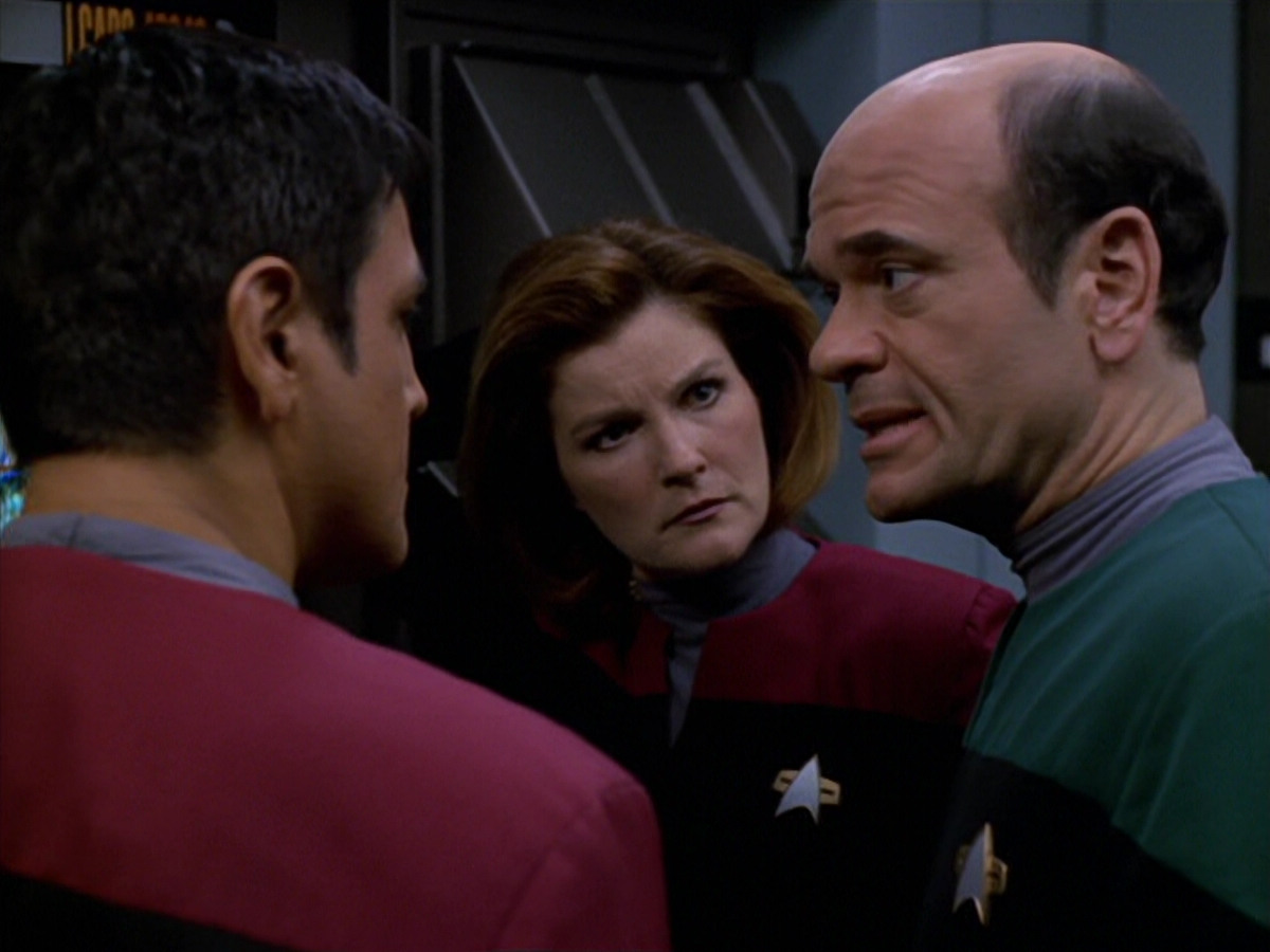 extant_StarTrek_VOY_5x19-TheFight_01582.jpg