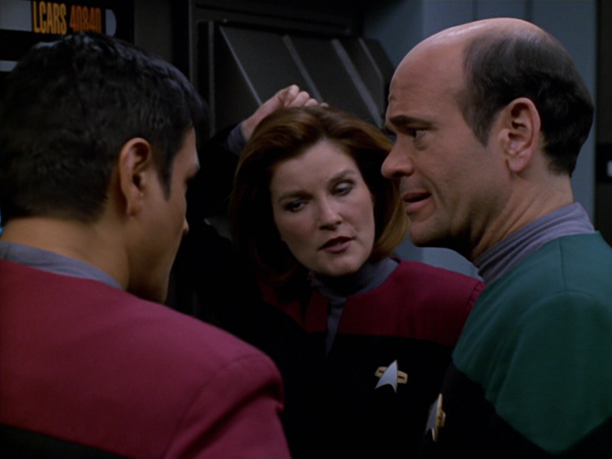 extant_StarTrek_VOY_5x19-TheFight_01591.jpg