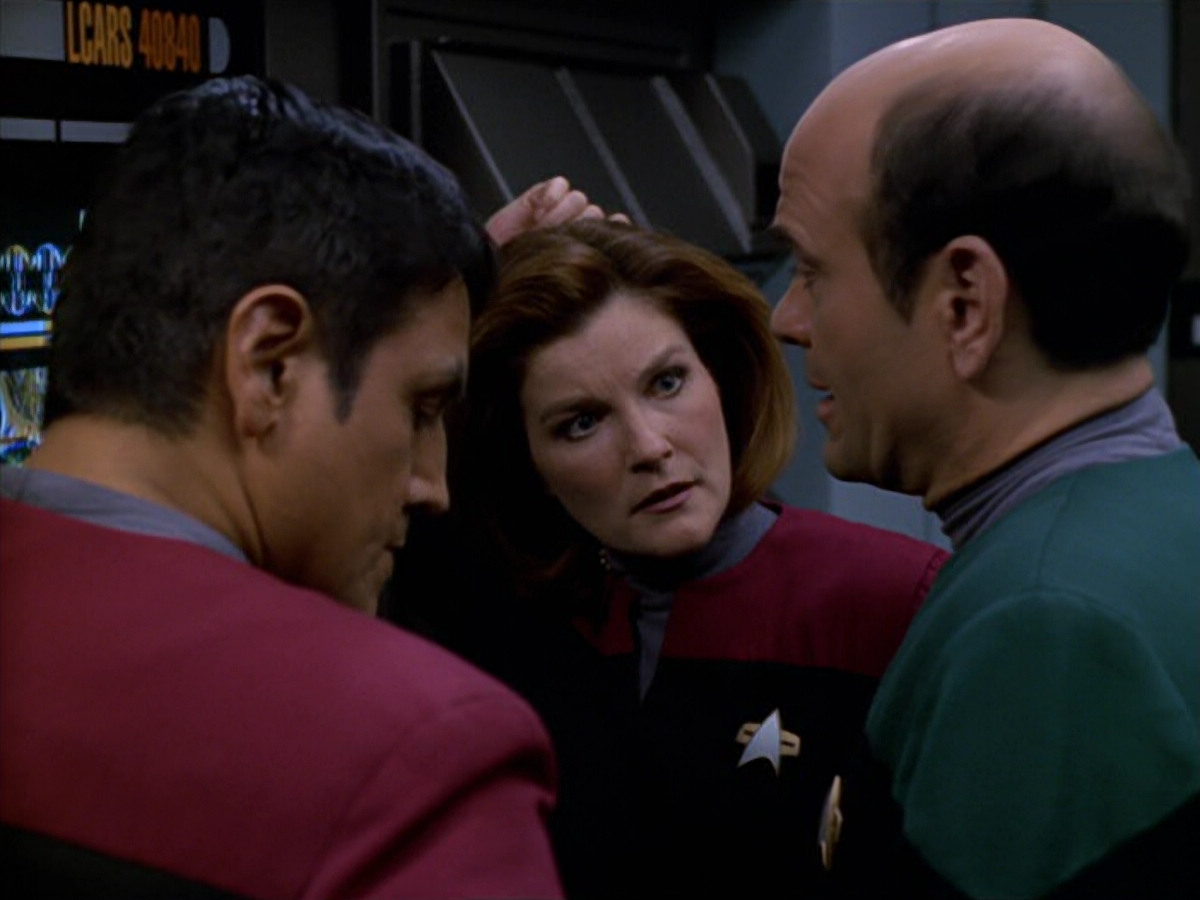 extant_StarTrek_VOY_5x19-TheFight_01593.jpg
