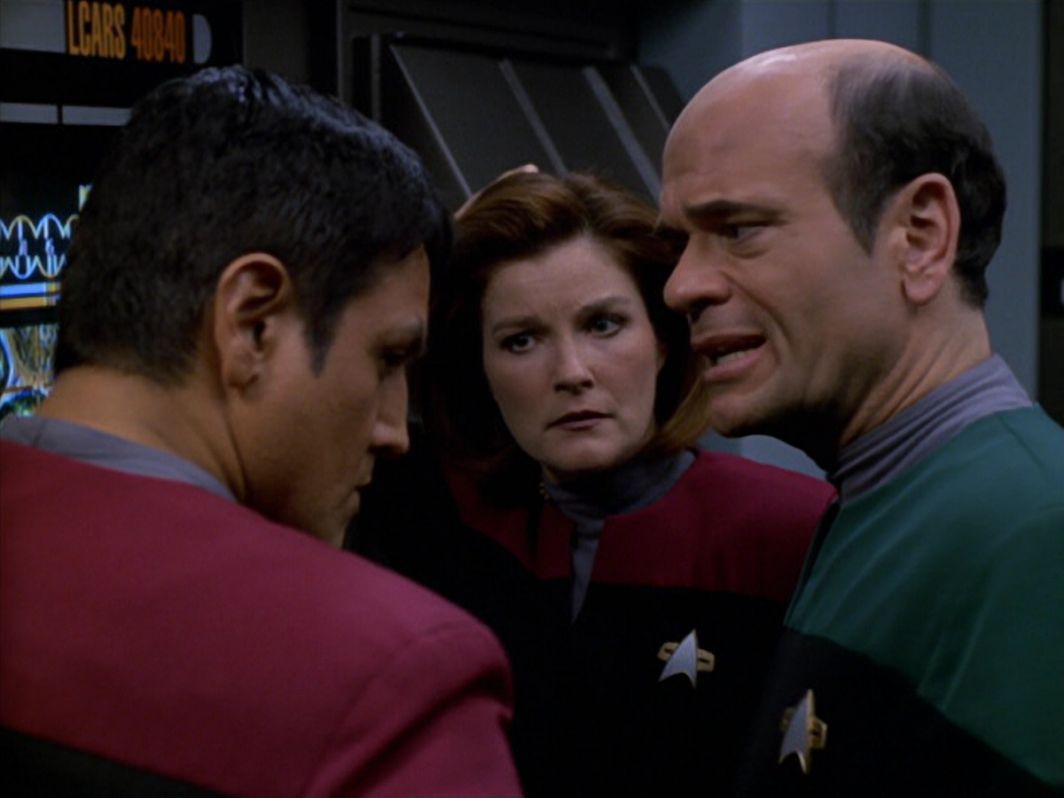 extant_StarTrek_VOY_5x19-TheFight_01602.jpg