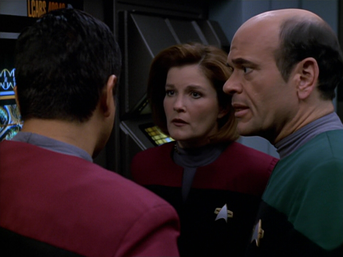 extant_StarTrek_VOY_5x19-TheFight_01608.jpg
