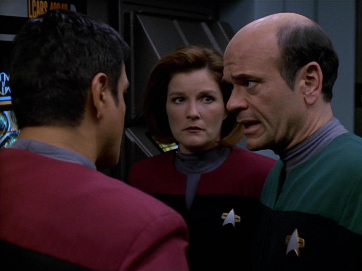 extant_StarTrek_VOY_5x19-TheFight_01610.jpg