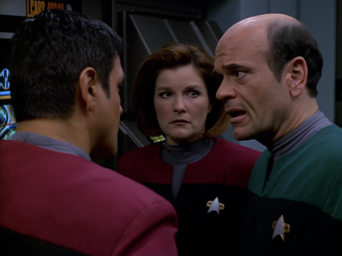 extant_StarTrek_VOY_5x19-TheFight_01611.jpg