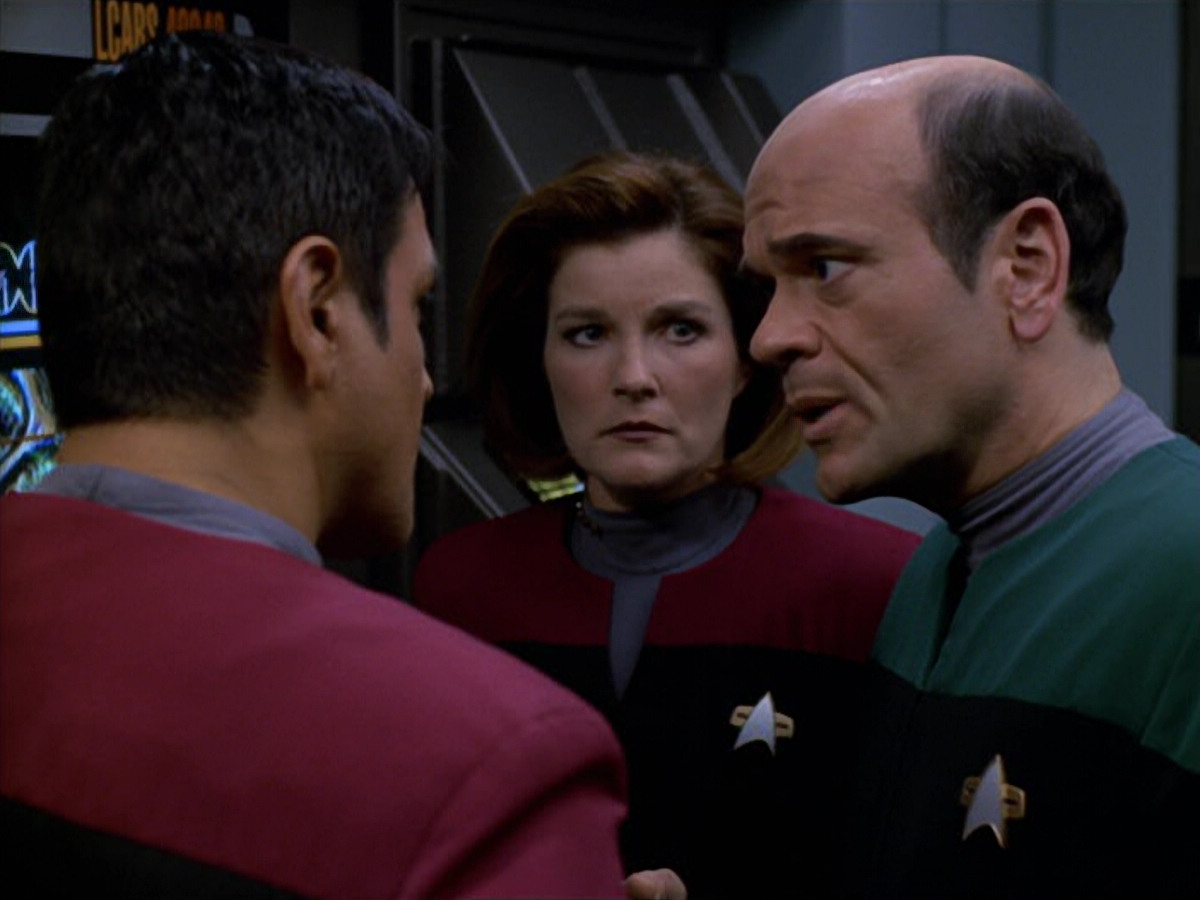 extant_StarTrek_VOY_5x19-TheFight_01612.jpg