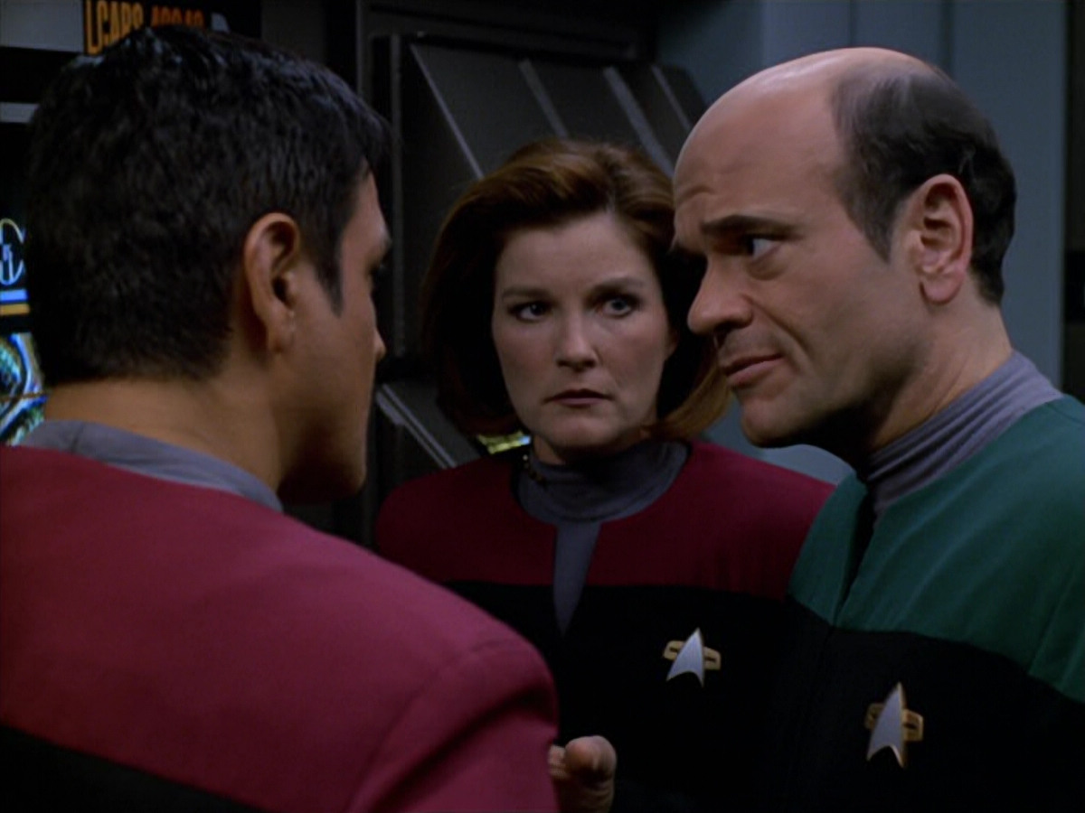 extant_StarTrek_VOY_5x19-TheFight_01614.jpg