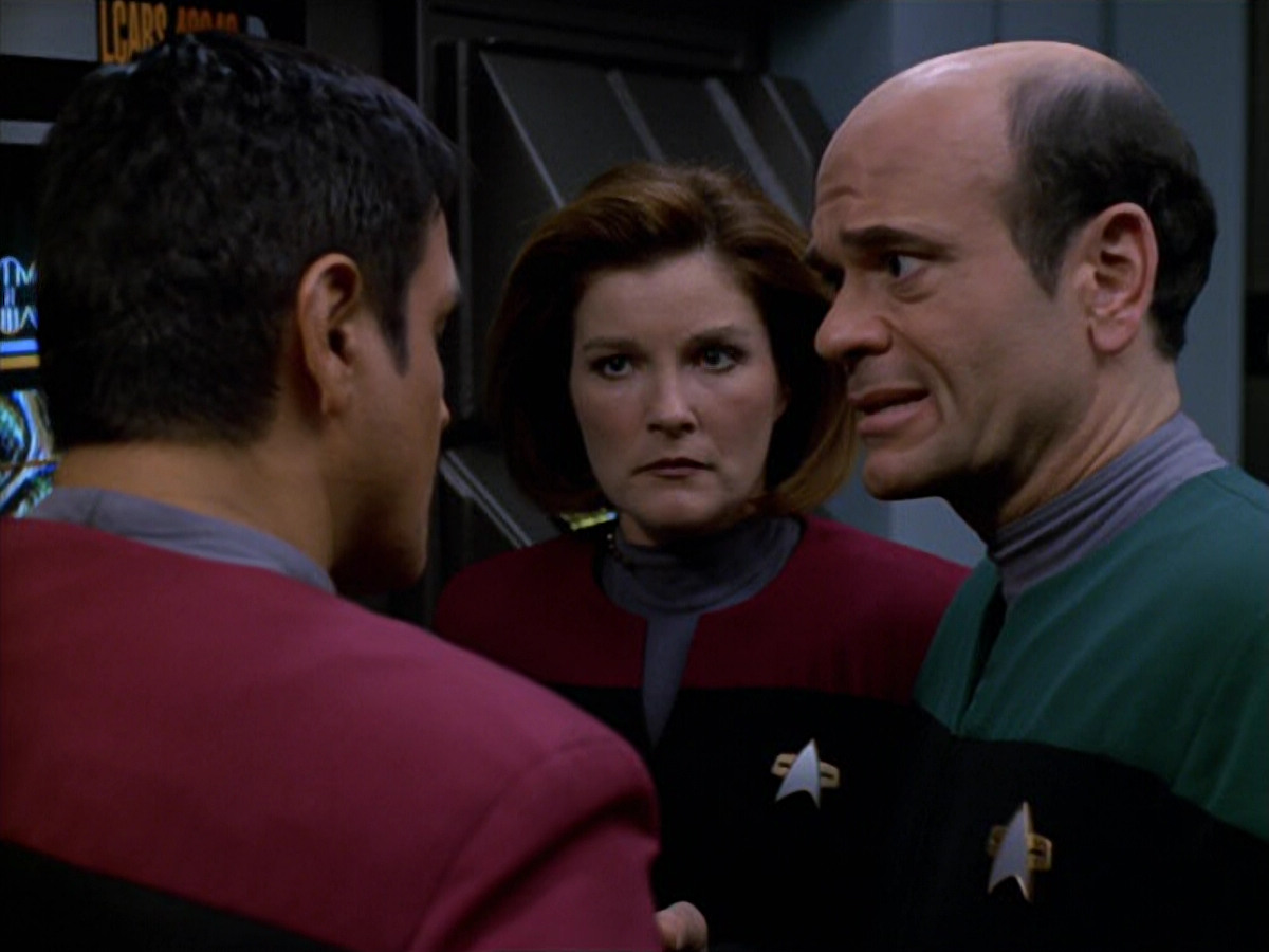 extant_StarTrek_VOY_5x19-TheFight_01615.jpg