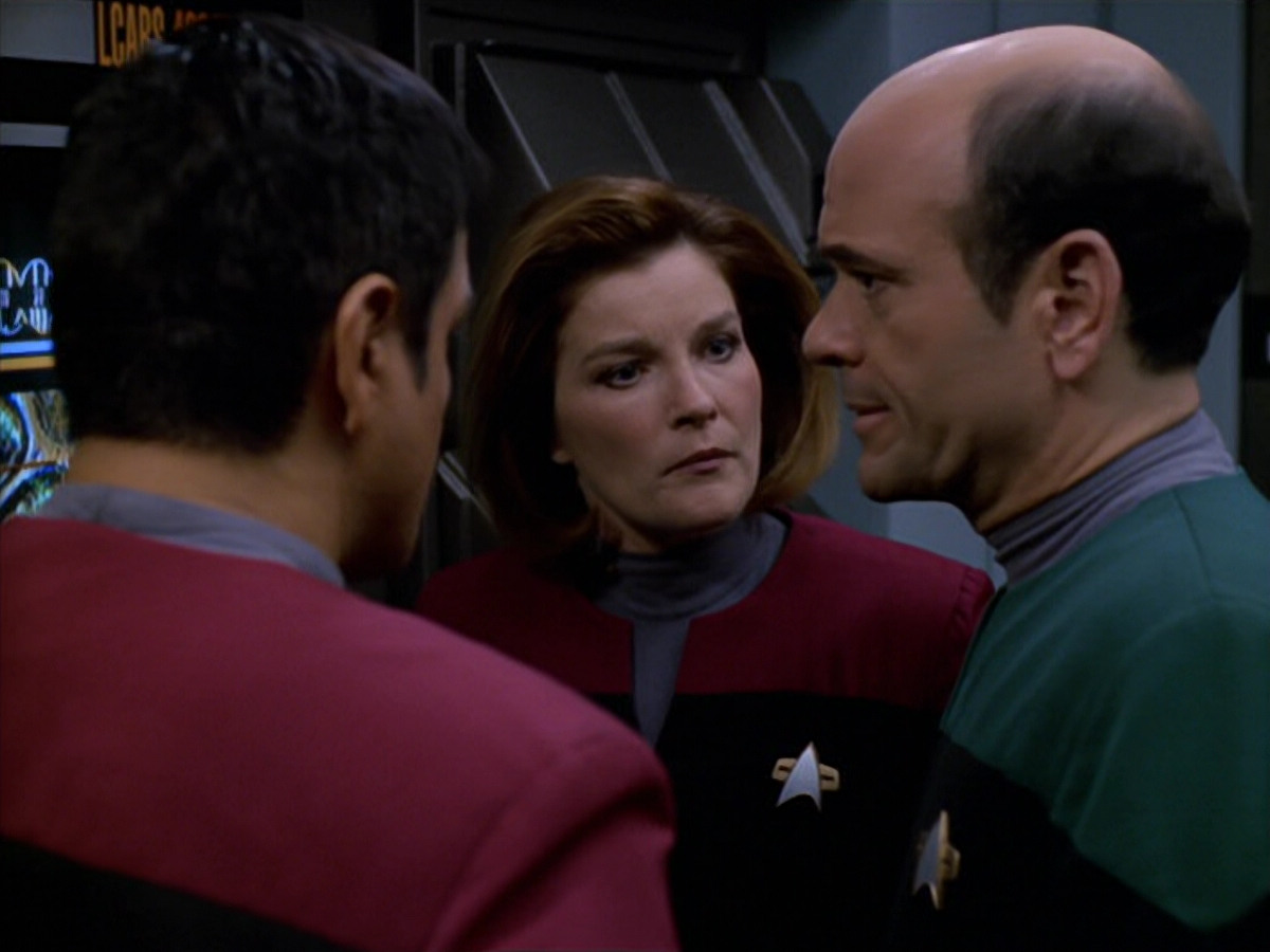 extant_StarTrek_VOY_5x19-TheFight_01626.jpg