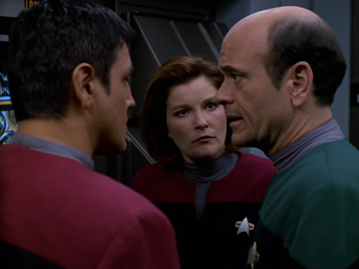 extant_StarTrek_VOY_5x19-TheFight_01629.jpg