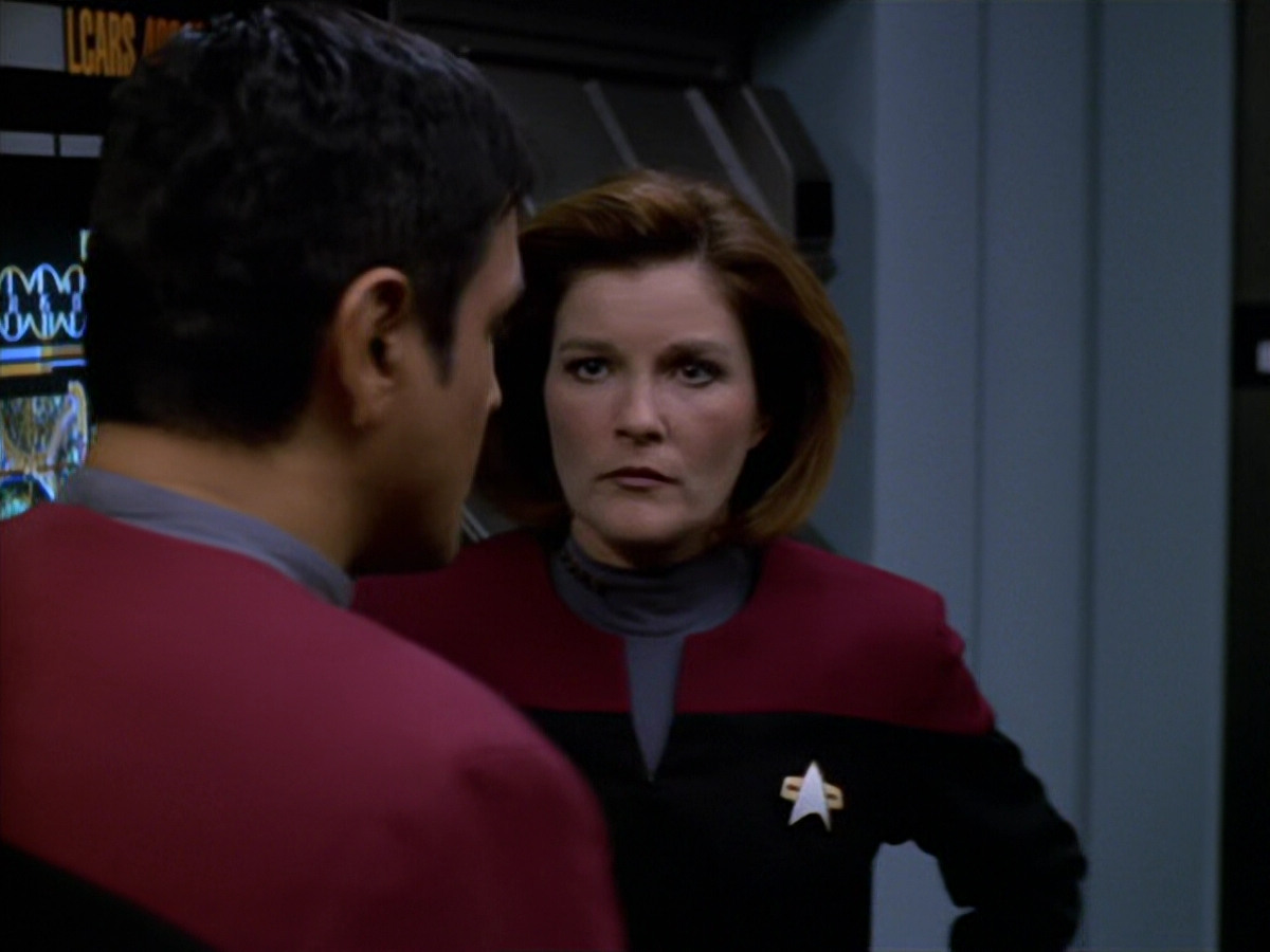 extant_StarTrek_VOY_5x19-TheFight_01632.jpg