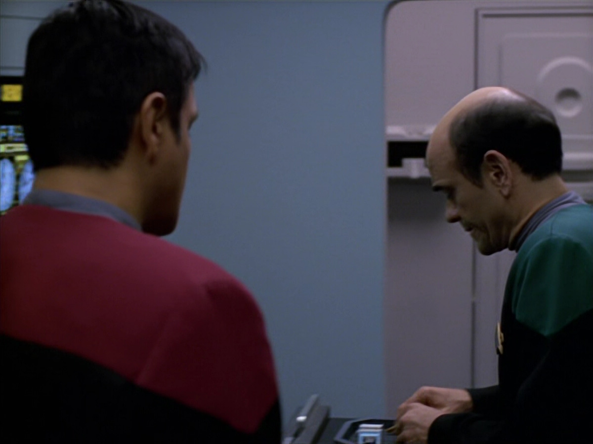 extant_StarTrek_VOY_5x19-TheFight_01636.jpg