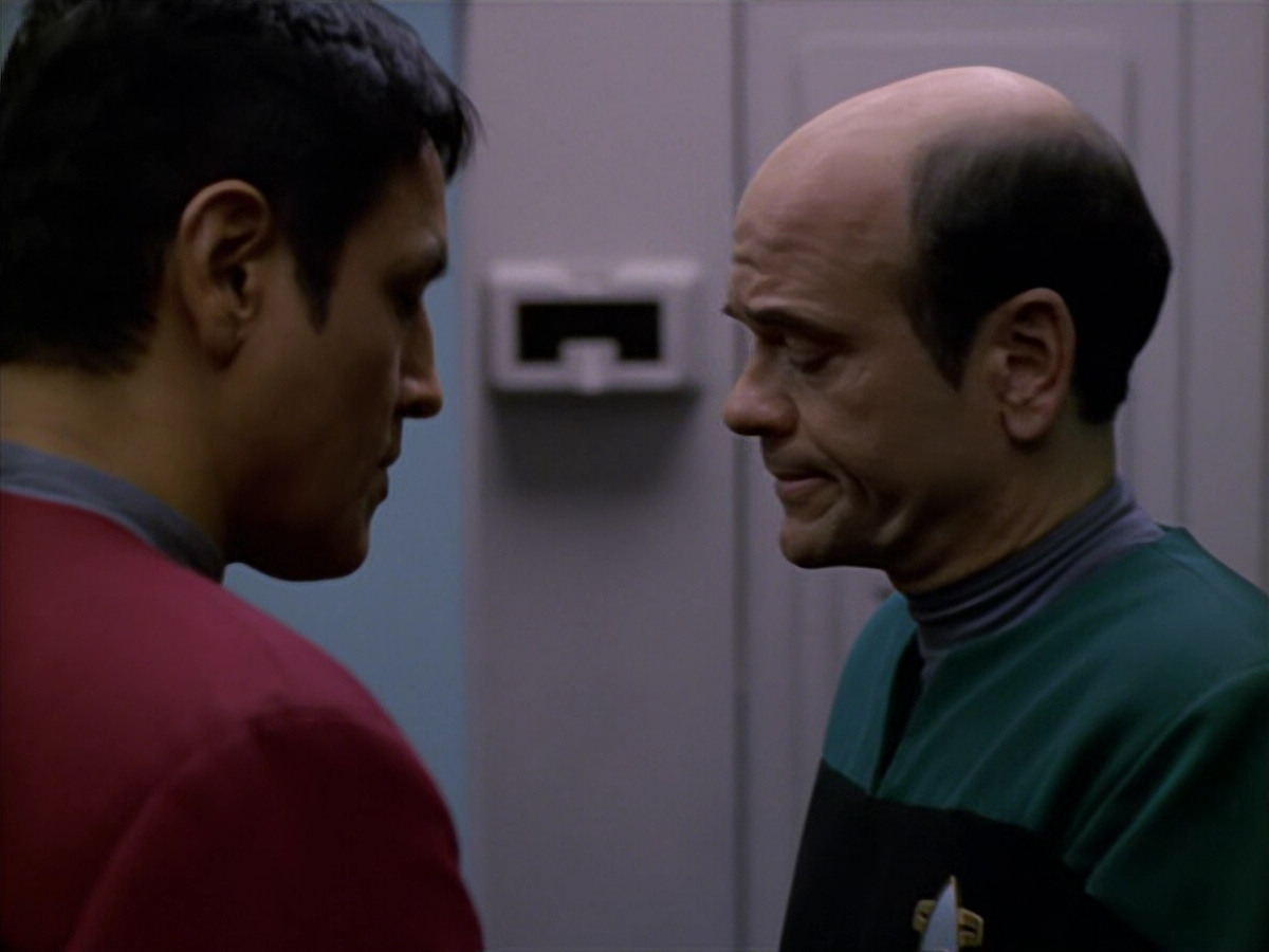 extant_StarTrek_VOY_5x19-TheFight_01639.jpg