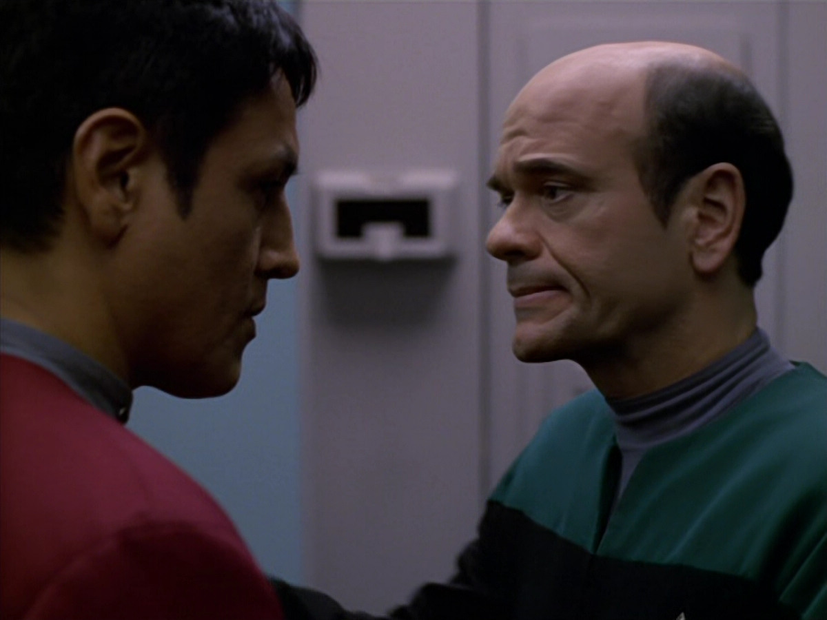 extant_StarTrek_VOY_5x19-TheFight_01641.jpg