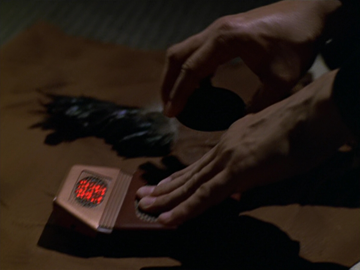 extant_StarTrek_VOY_5x19-TheFight_01650.jpg
