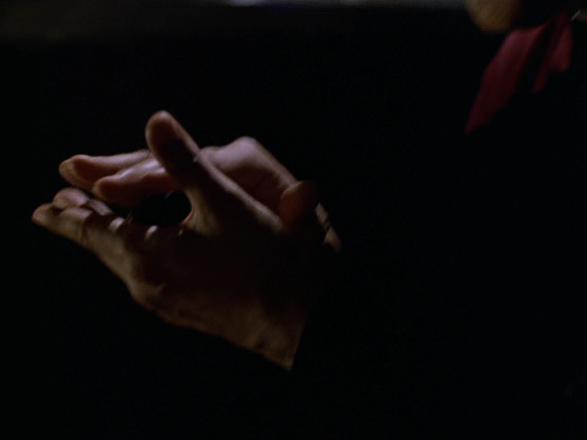 extant_StarTrek_VOY_5x19-TheFight_01653.jpg