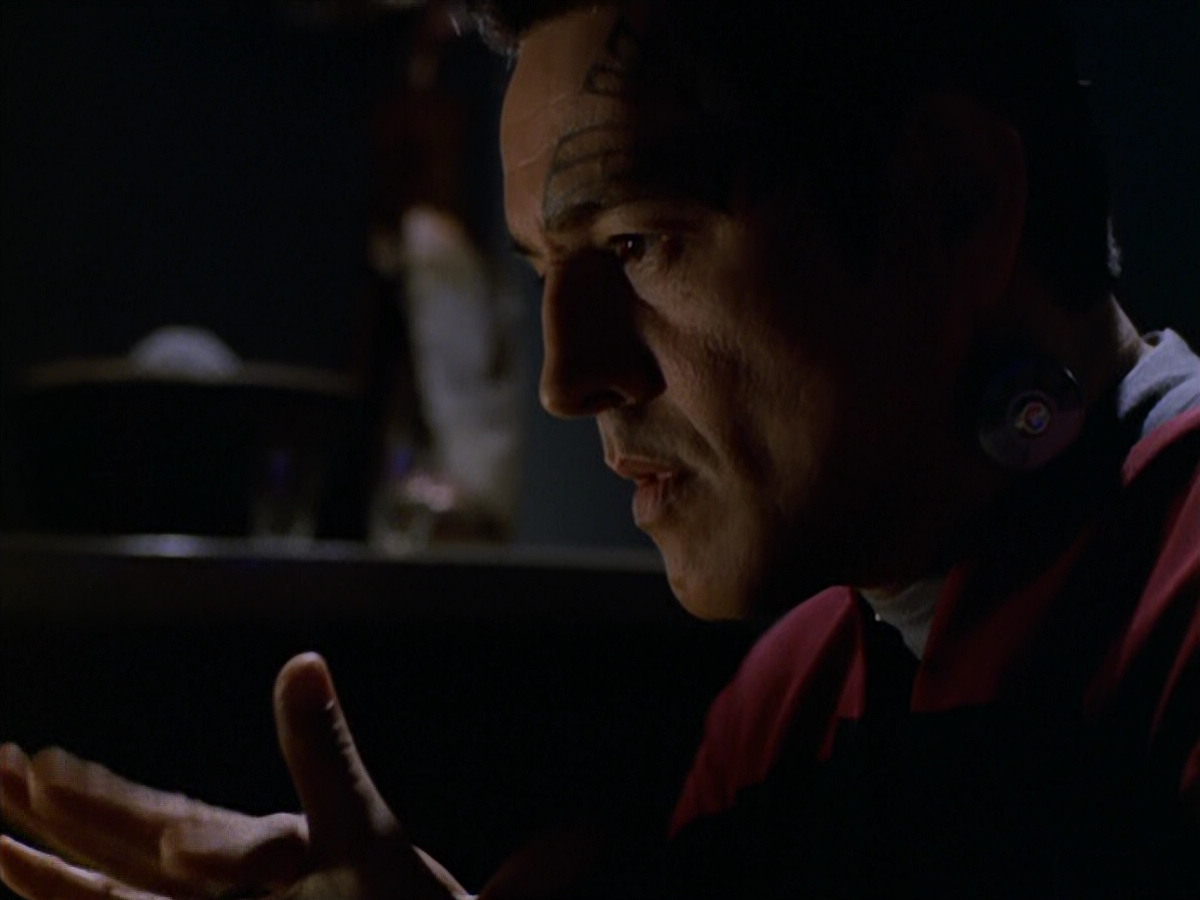 extant_StarTrek_VOY_5x19-TheFight_01655.jpg