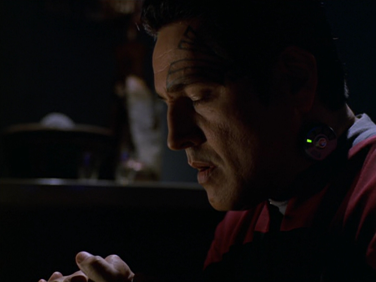 extant_StarTrek_VOY_5x19-TheFight_01658.jpg