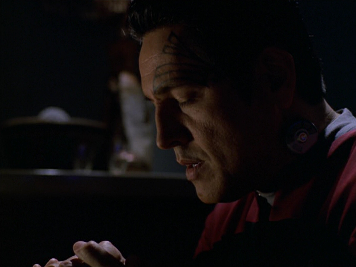 extant_StarTrek_VOY_5x19-TheFight_01661.jpg