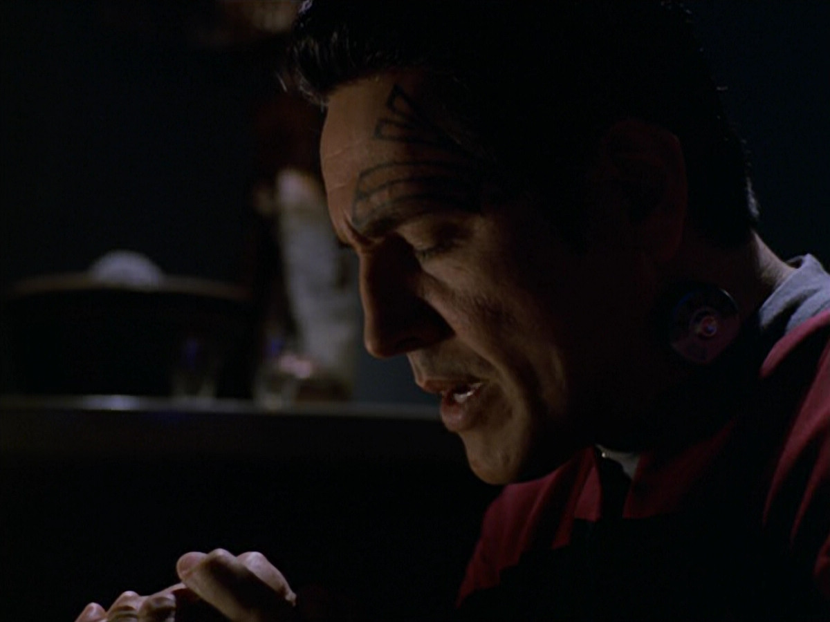extant_StarTrek_VOY_5x19-TheFight_01666.jpg
