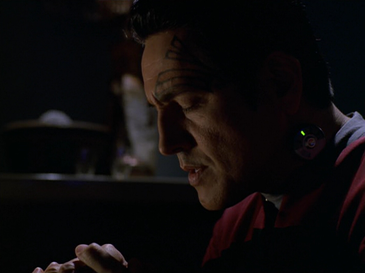 extant_StarTrek_VOY_5x19-TheFight_01667.jpg