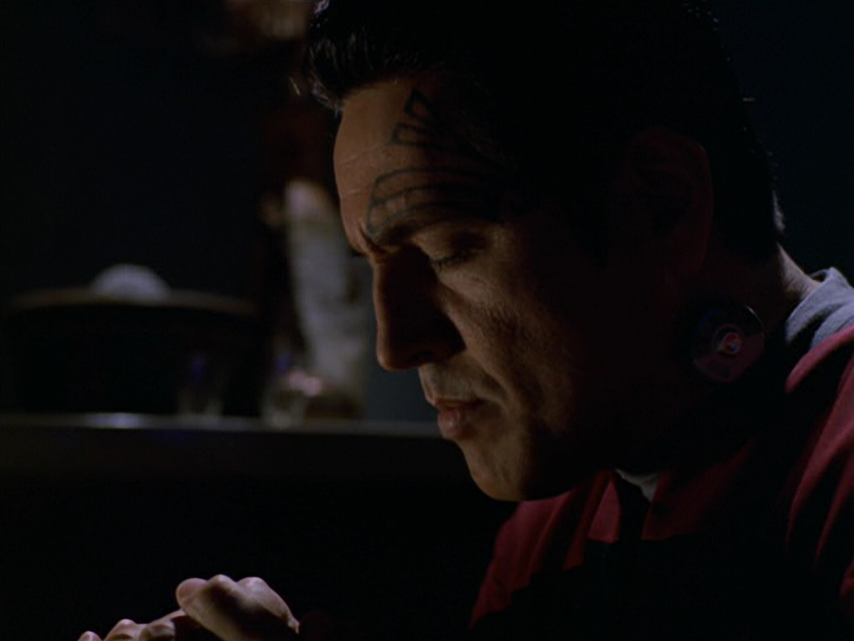 extant_StarTrek_VOY_5x19-TheFight_01670.jpg