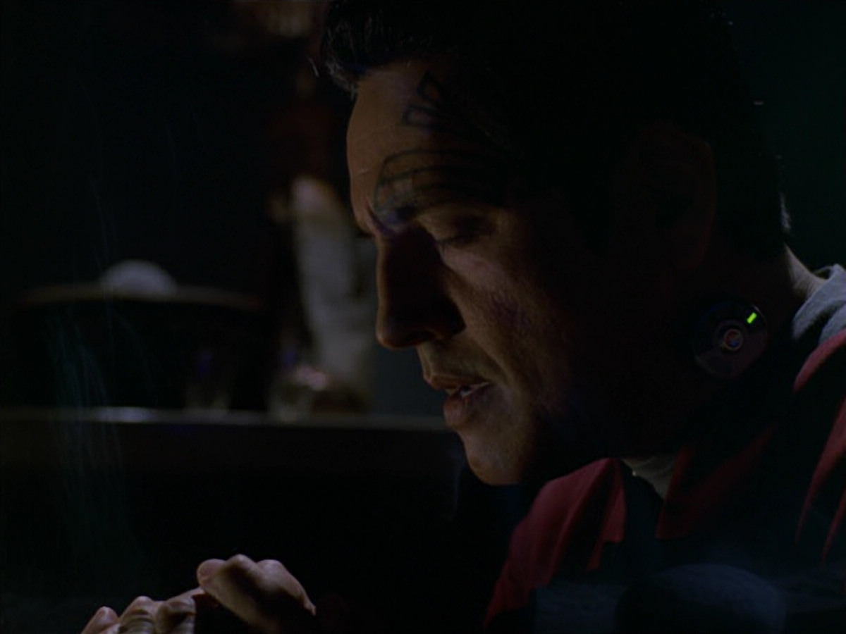 extant_StarTrek_VOY_5x19-TheFight_01682.jpg