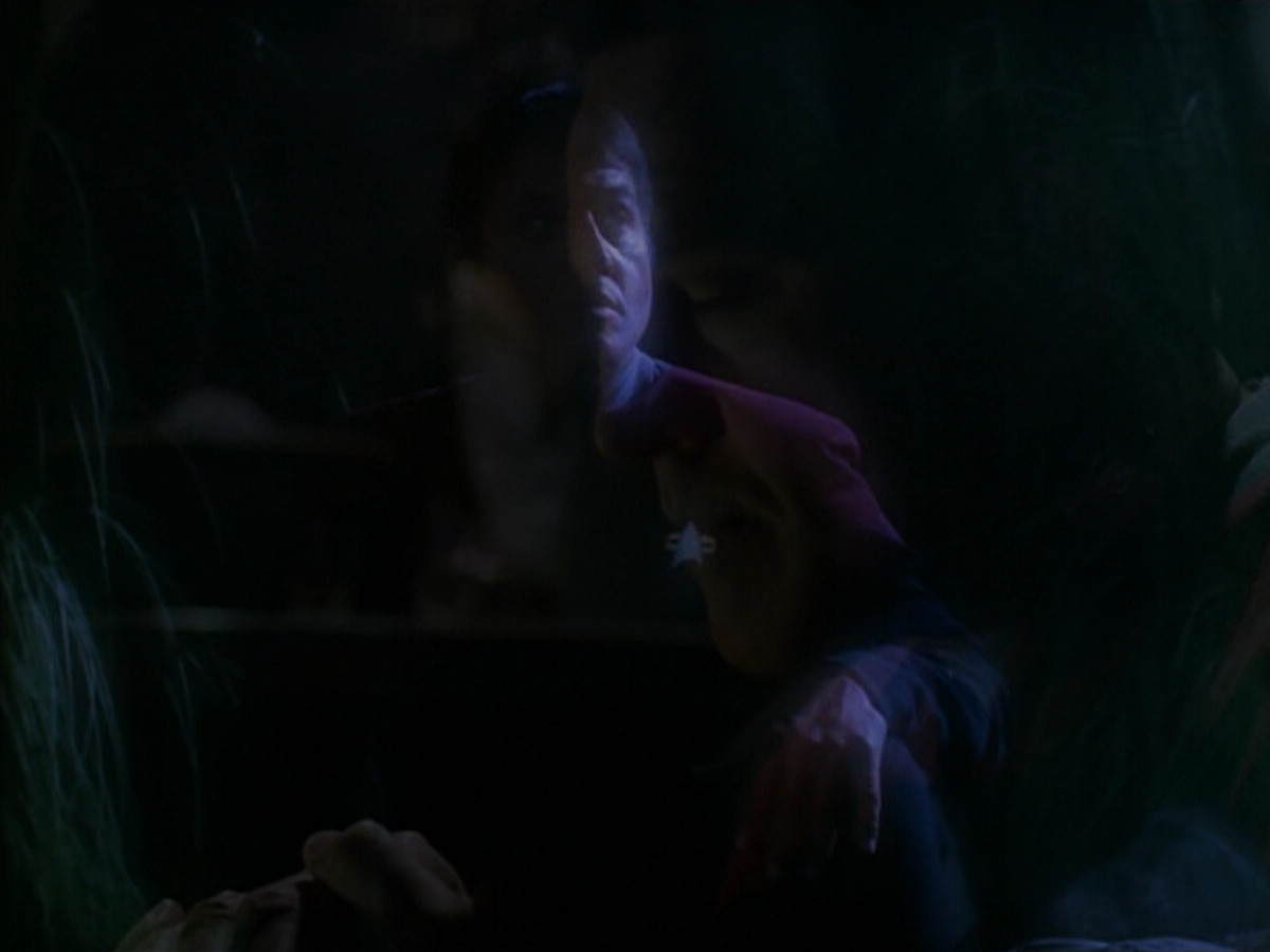 extant_StarTrek_VOY_5x19-TheFight_01685.jpg