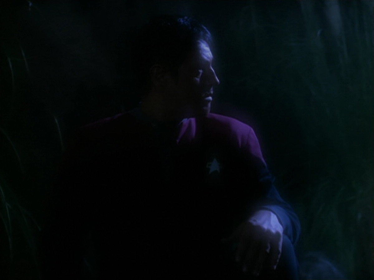 extant_StarTrek_VOY_5x19-TheFight_01688.jpg