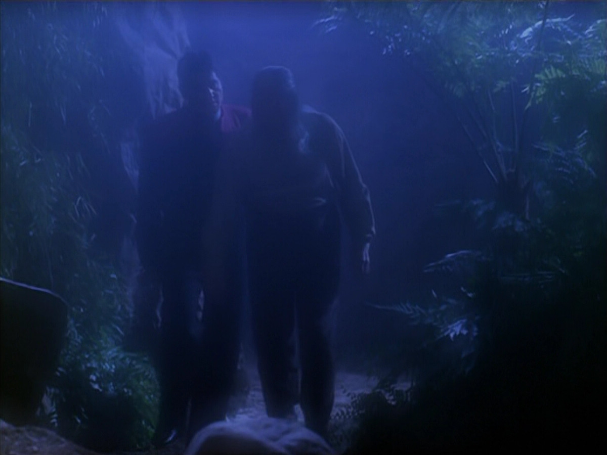 extant_StarTrek_VOY_5x19-TheFight_01728.jpg