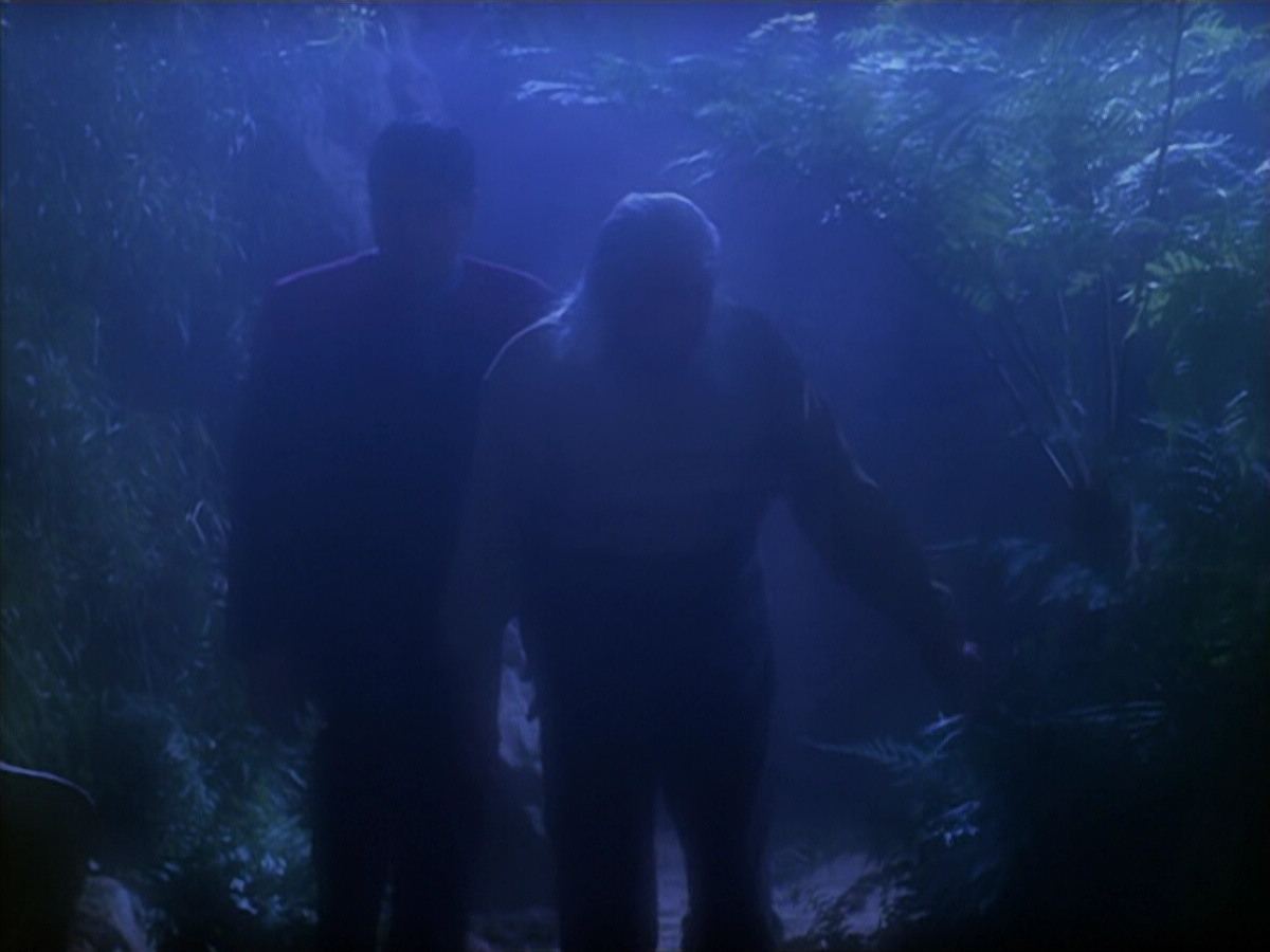 extant_StarTrek_VOY_5x19-TheFight_01731.jpg
