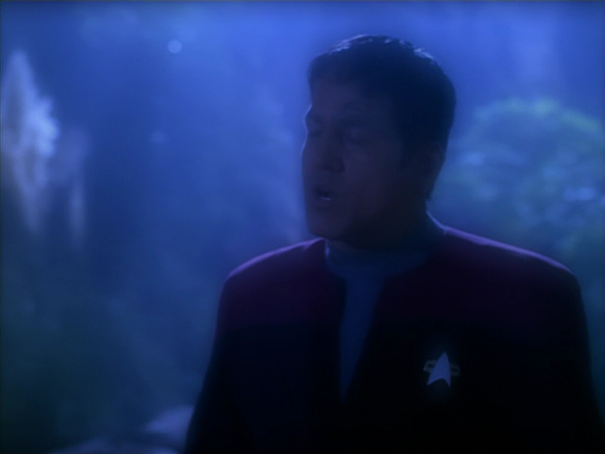 extant_StarTrek_VOY_5x19-TheFight_01754.jpg