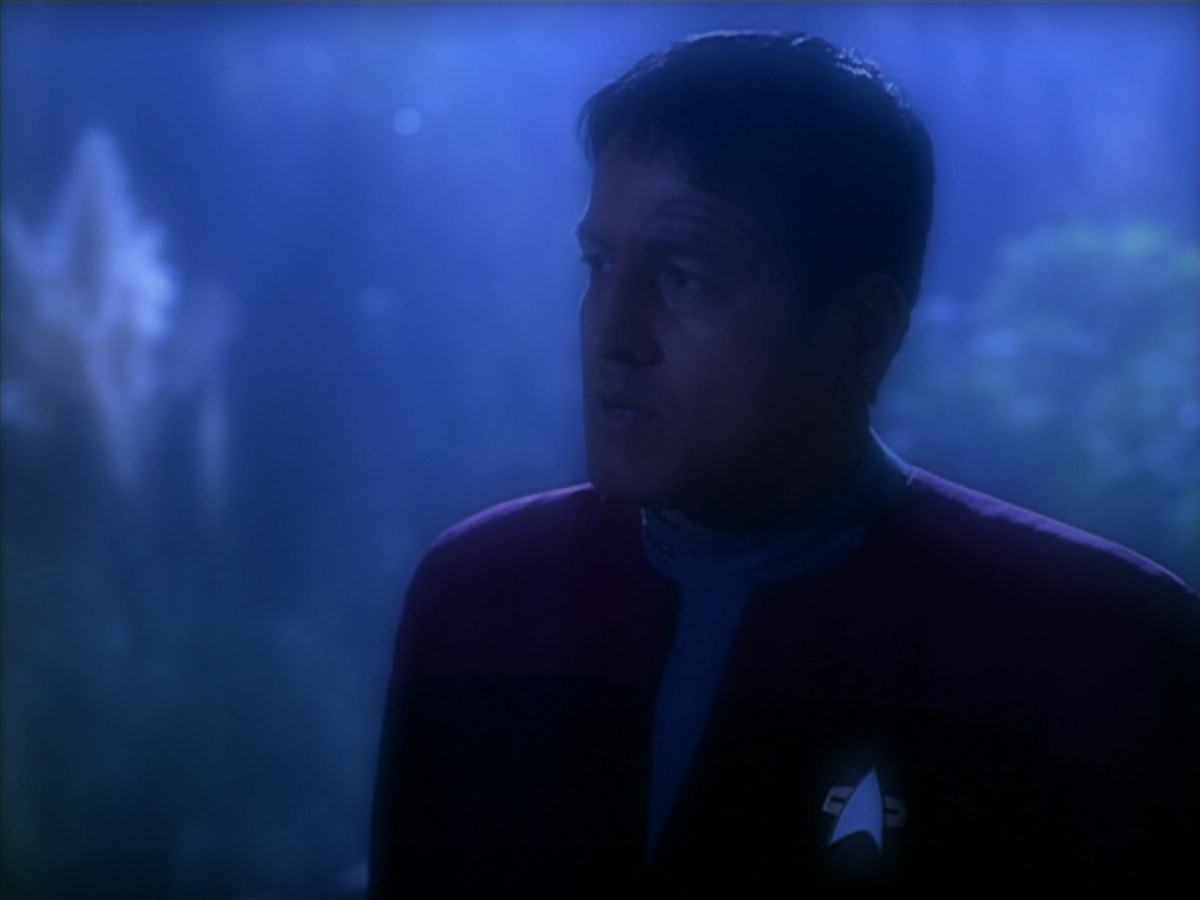 extant_StarTrek_VOY_5x19-TheFight_01765.jpg