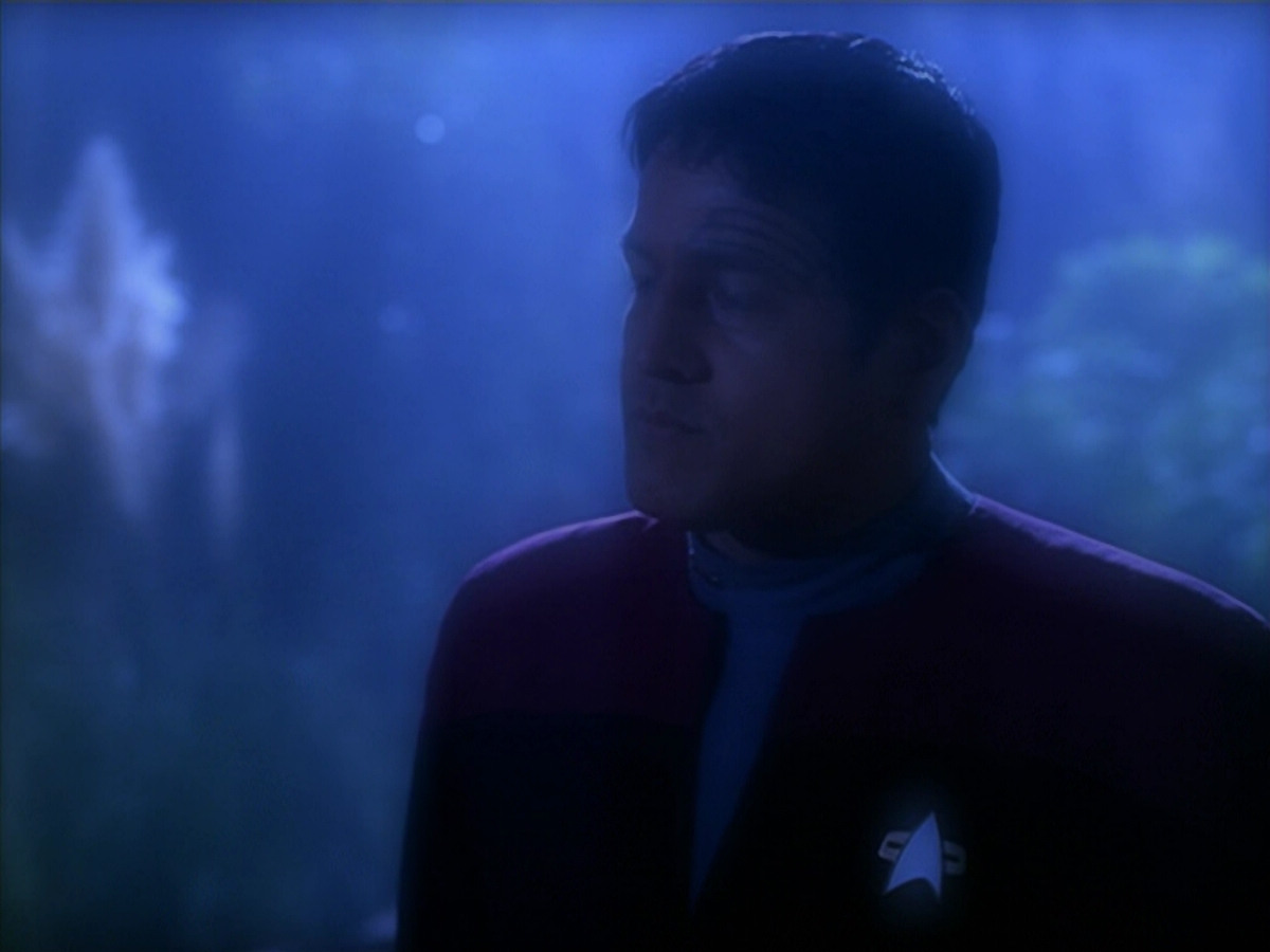 extant_StarTrek_VOY_5x19-TheFight_01766.jpg