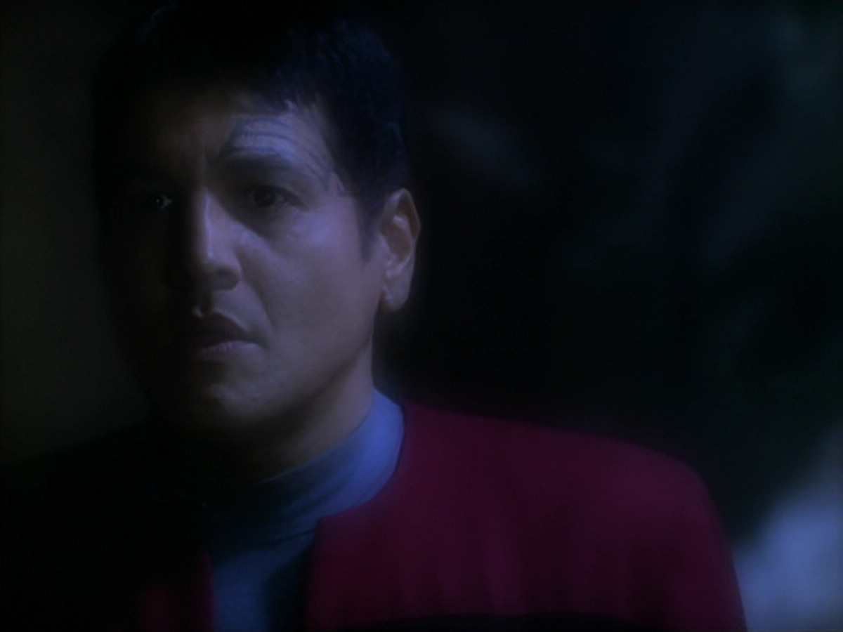 extant_StarTrek_VOY_5x19-TheFight_01802.jpg