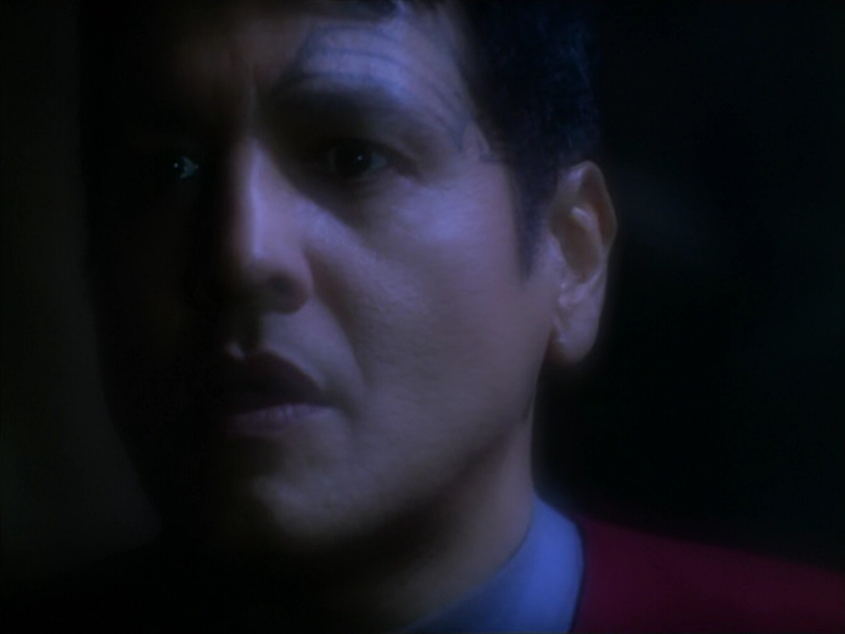 extant_StarTrek_VOY_5x19-TheFight_01807.jpg