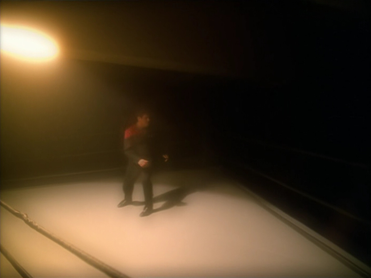 extant_StarTrek_VOY_5x19-TheFight_01828.jpg
