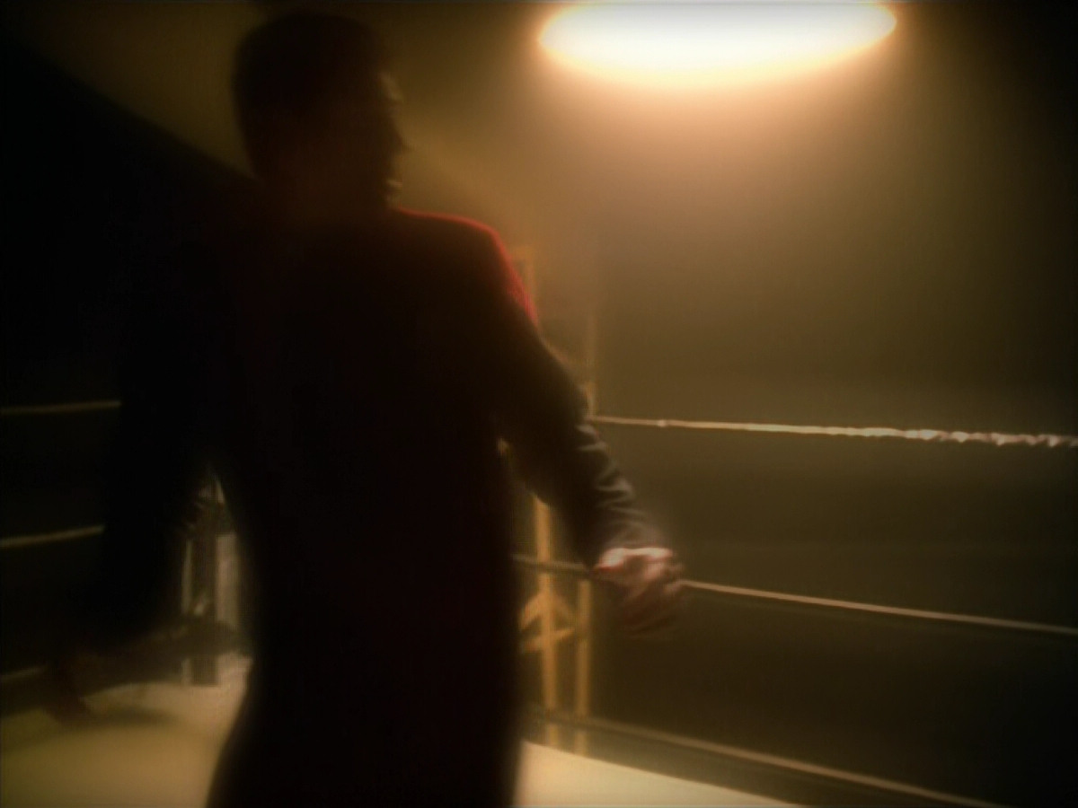 extant_StarTrek_VOY_5x19-TheFight_01833.jpg