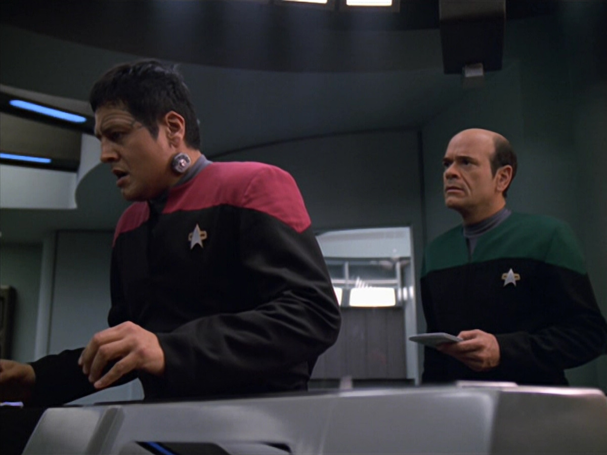 extant_StarTrek_VOY_5x19-TheFight_01843.jpg