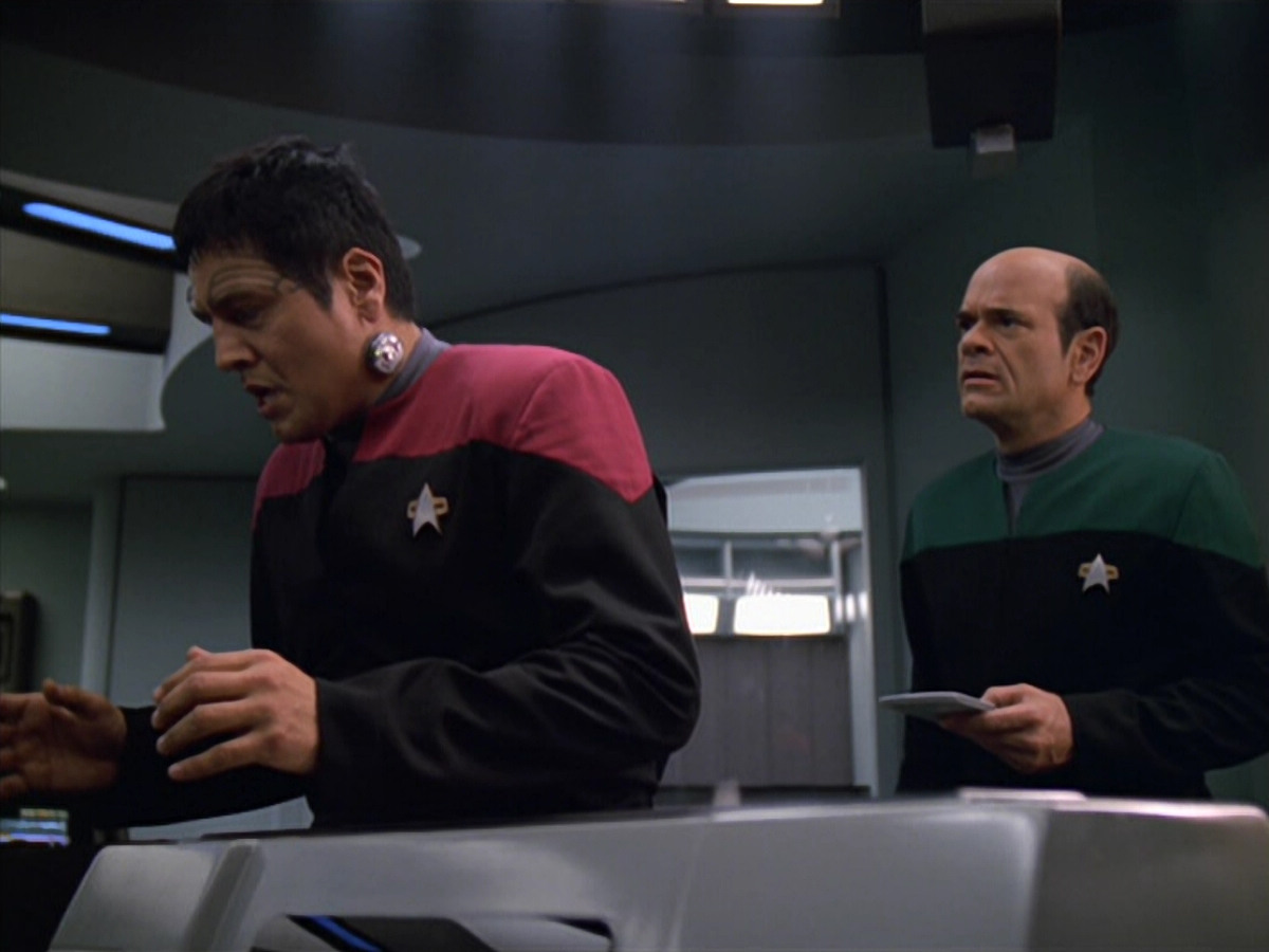 extant_StarTrek_VOY_5x19-TheFight_01845.jpg