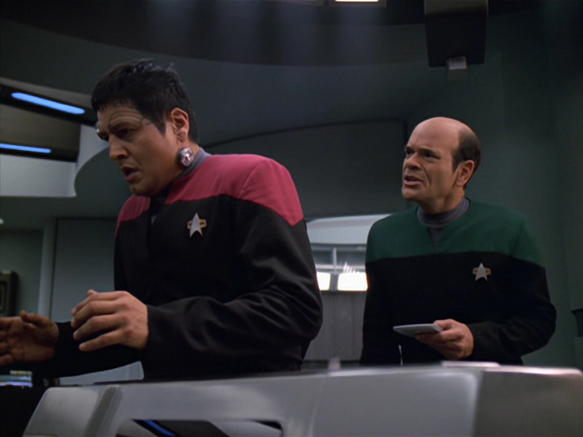 extant_StarTrek_VOY_5x19-TheFight_01846.jpg