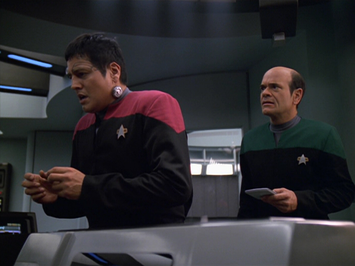 extant_StarTrek_VOY_5x19-TheFight_01853.jpg
