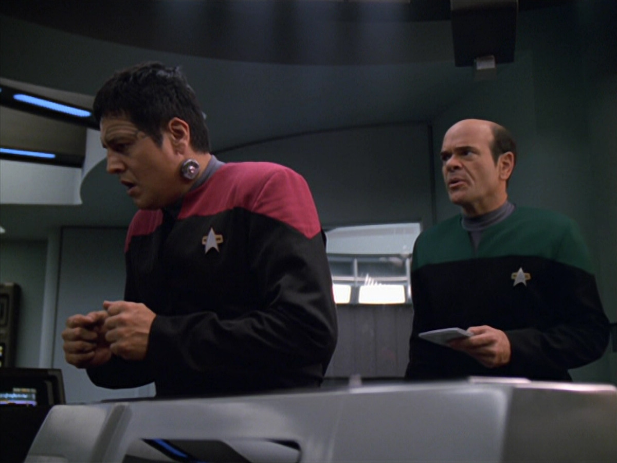 extant_StarTrek_VOY_5x19-TheFight_01855.jpg