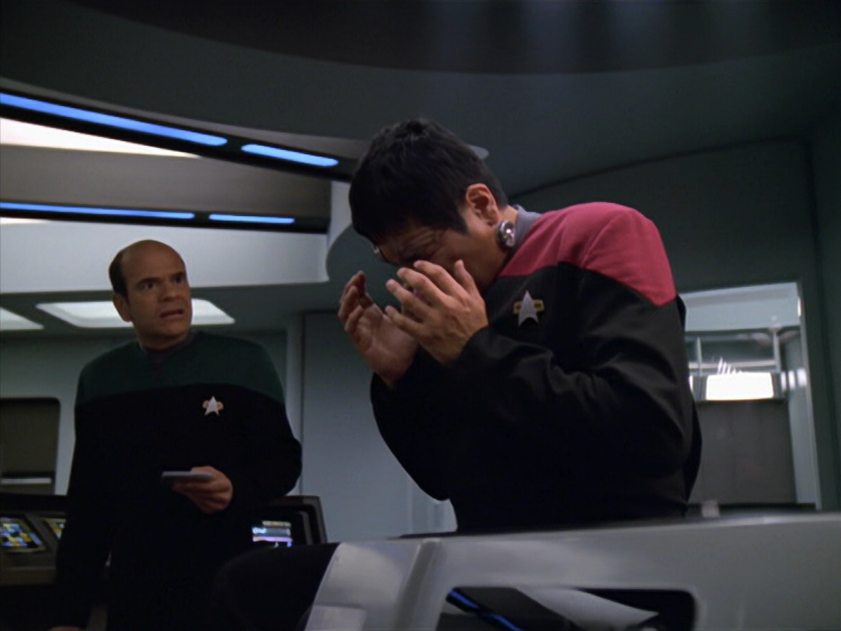 extant_StarTrek_VOY_5x19-TheFight_01859.jpg