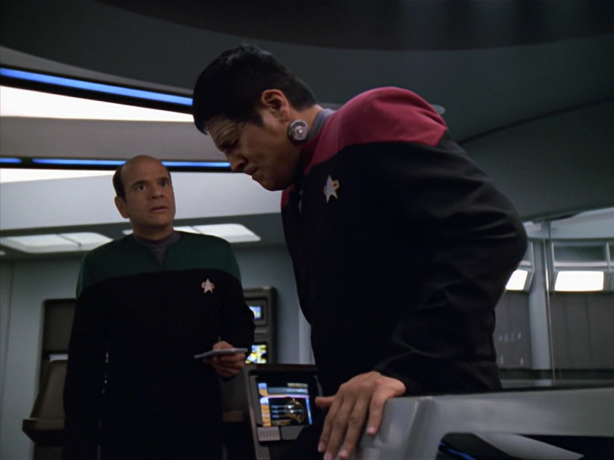 extant_StarTrek_VOY_5x19-TheFight_01862.jpg