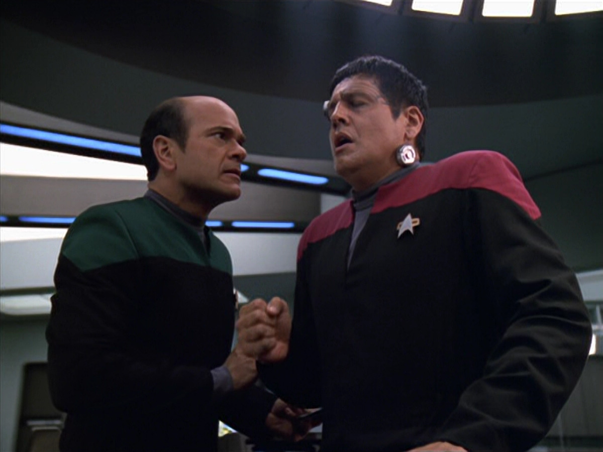 extant_StarTrek_VOY_5x19-TheFight_01874.jpg