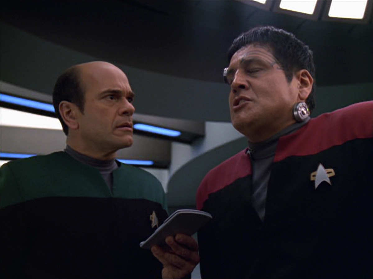 extant_StarTrek_VOY_5x19-TheFight_01895.jpg