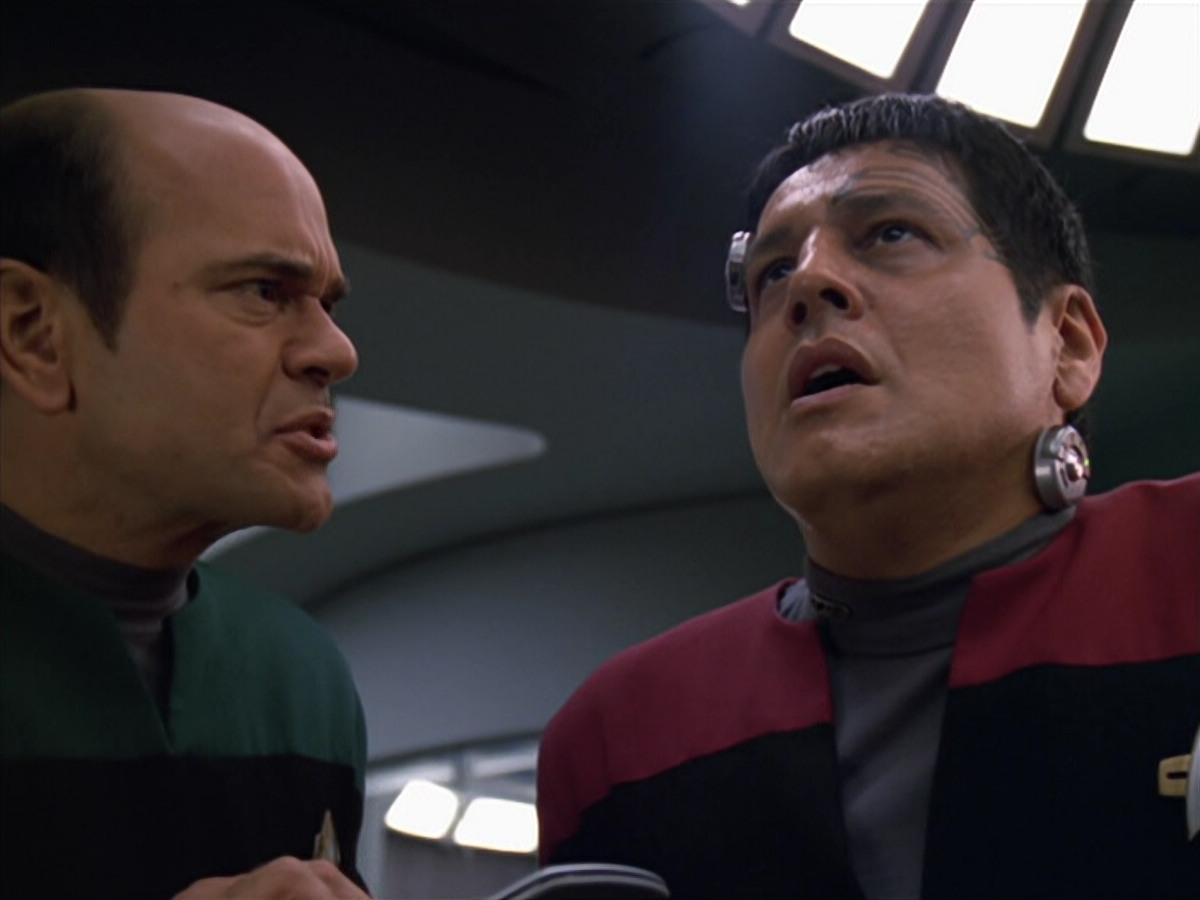 extant_StarTrek_VOY_5x19-TheFight_01909.jpg