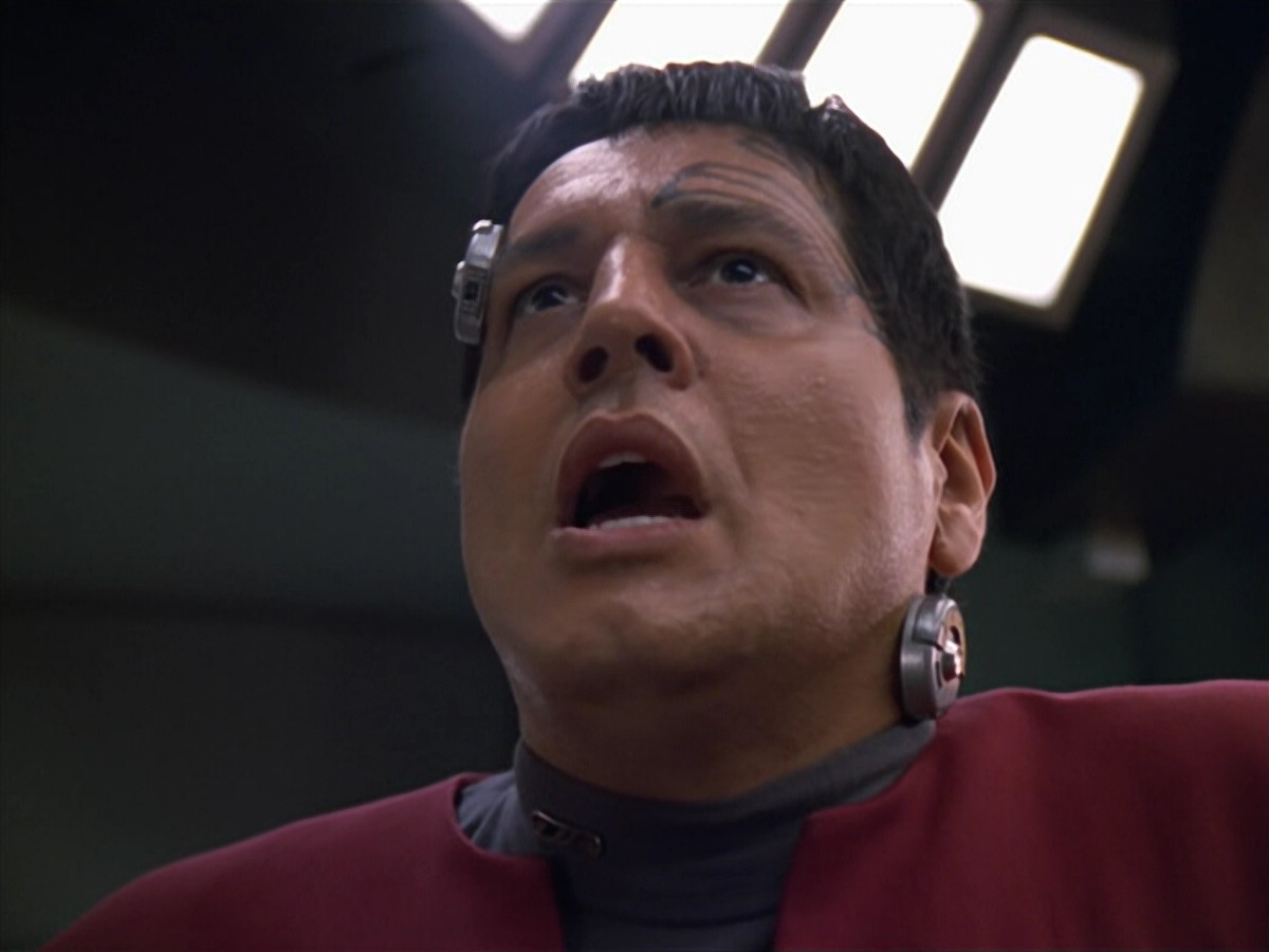 extant_StarTrek_VOY_5x19-TheFight_01923.jpg
