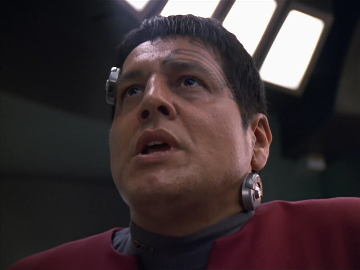 extant_StarTrek_VOY_5x19-TheFight_01924.jpg